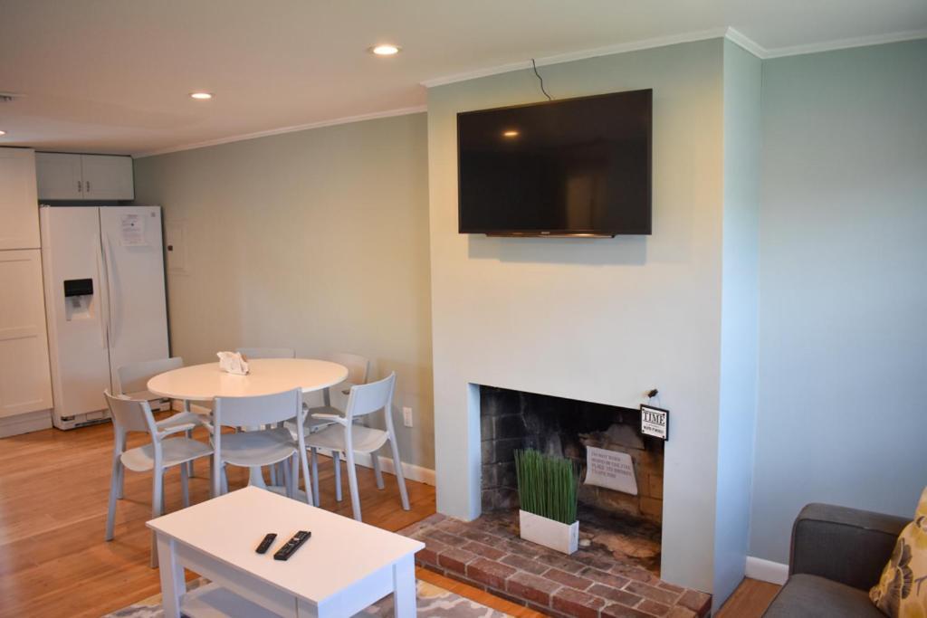 Seaside Serenity, Just A Block /0.1 Mile Away From The Beach Yarmouth Exterior photo