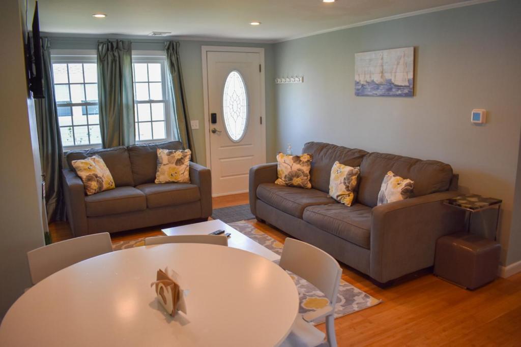 Seaside Serenity, Just A Block /0.1 Mile Away From The Beach Yarmouth Exterior photo