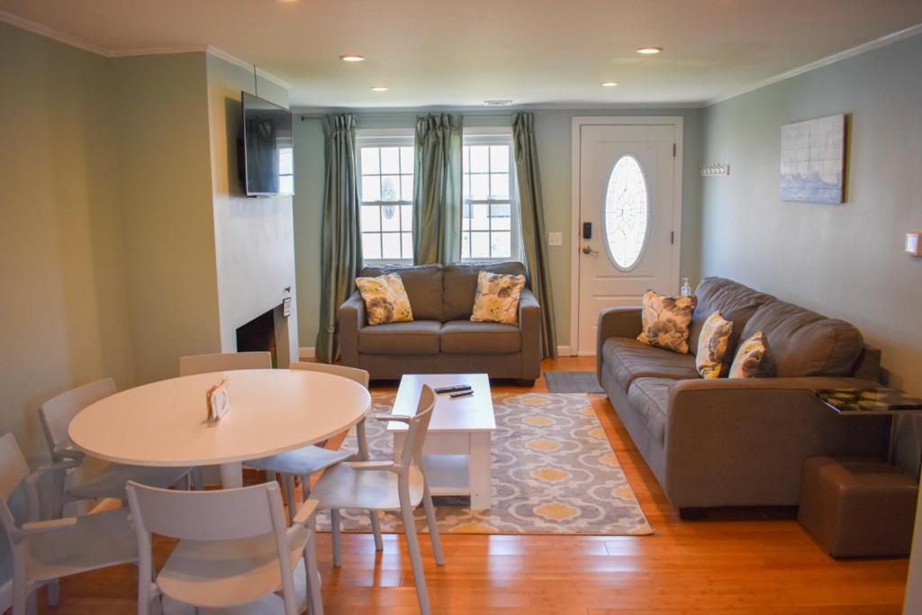 Seaside Serenity, Just A Block /0.1 Mile Away From The Beach Yarmouth Exterior photo