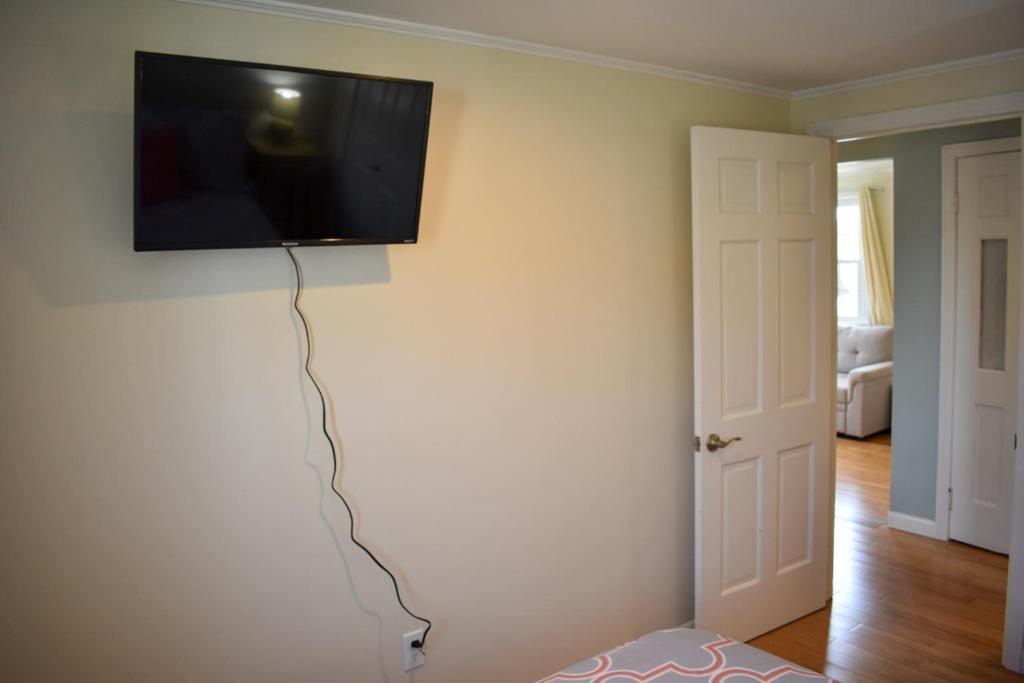 Seaside Serenity, Just A Block /0.1 Mile Away From The Beach Yarmouth Exterior photo