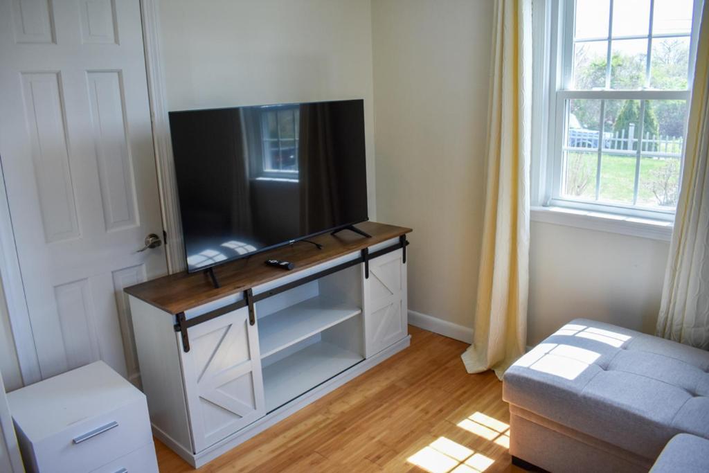 Seaside Serenity, Just A Block /0.1 Mile Away From The Beach Yarmouth Exterior photo