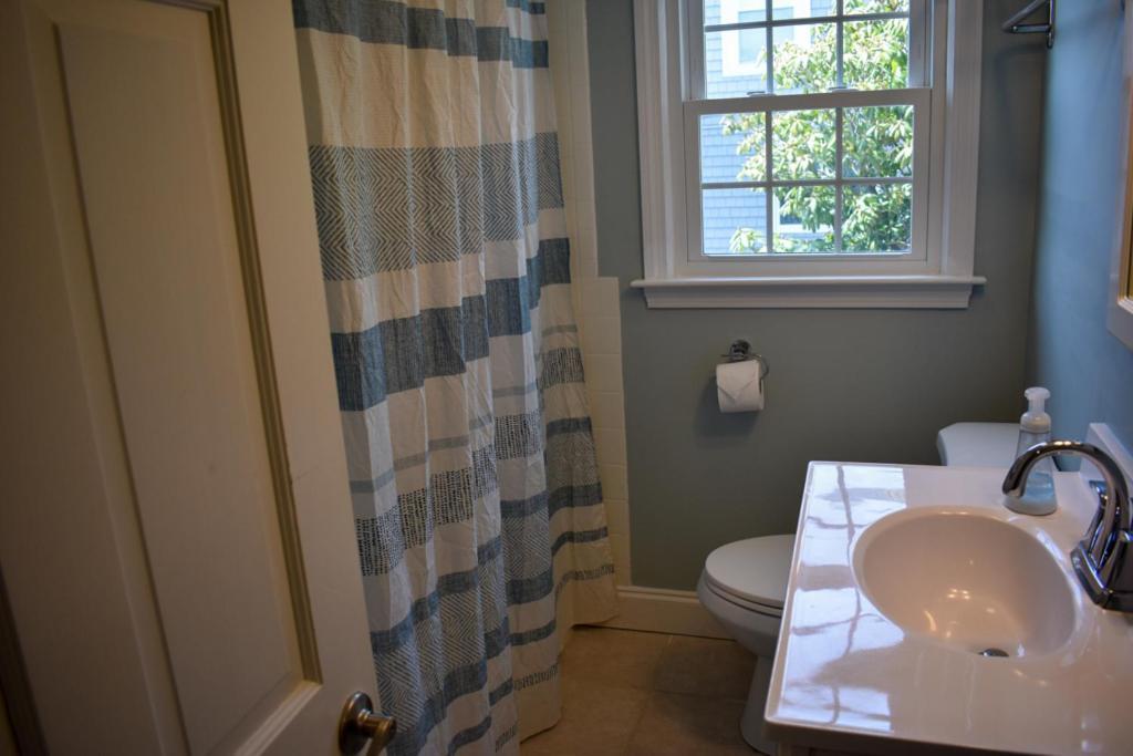 Seaside Serenity, Just A Block /0.1 Mile Away From The Beach Yarmouth Exterior photo