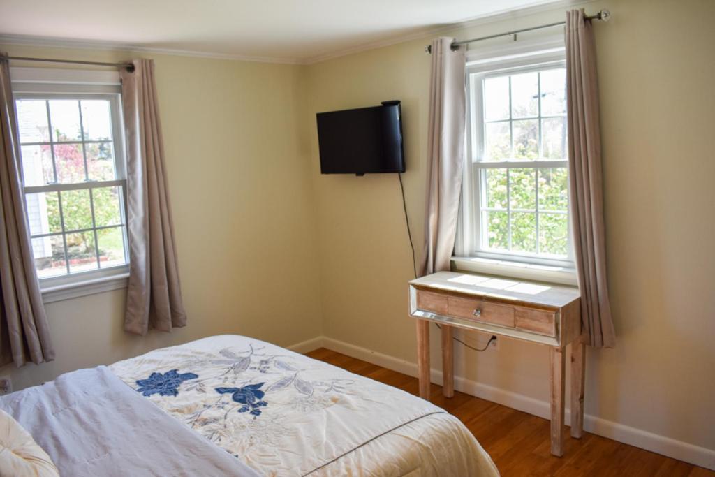 Seaside Serenity, Just A Block /0.1 Mile Away From The Beach Yarmouth Exterior photo